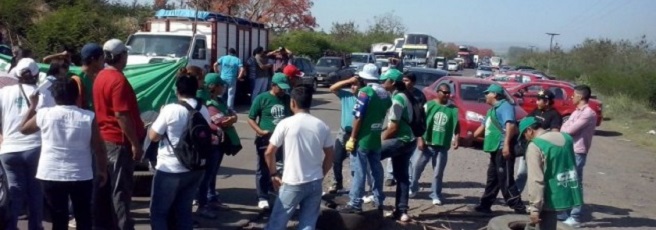 Municipales de El Tala se manifiestaron por despidos y denunciaron abusos policiales