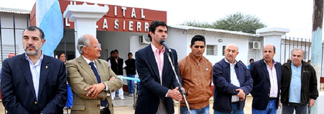 Según el diputado Villa, «hay médicos bolivianos sin reválida y ni una ambulancia para 5 mil personas»