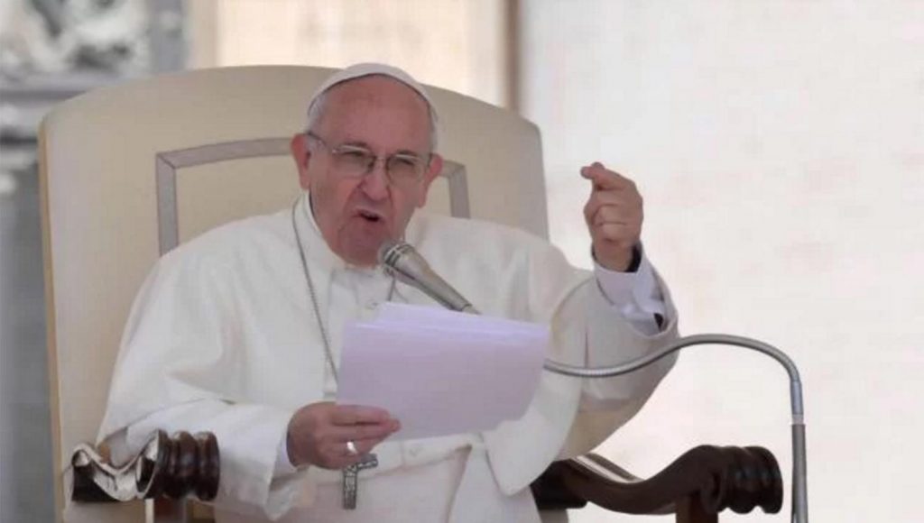 Teólogos conservadores acusan al Papa Francisco de difundir siete «herejías»