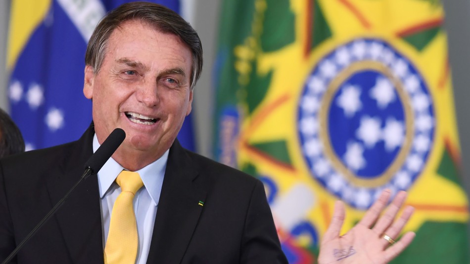 Bolsonaro criticó la vacuna y dijo que Brasil es «un país de maricones»