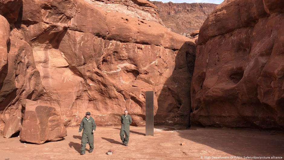 Encuentran un «extraño» monolito de metal en medio del desierto de Utah