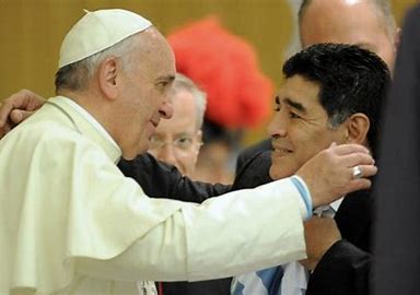 El Papa Francisco despide a Maradona: estaba preocupado por su salud