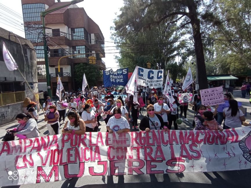 Masiva marcha en contra de la violencia de género