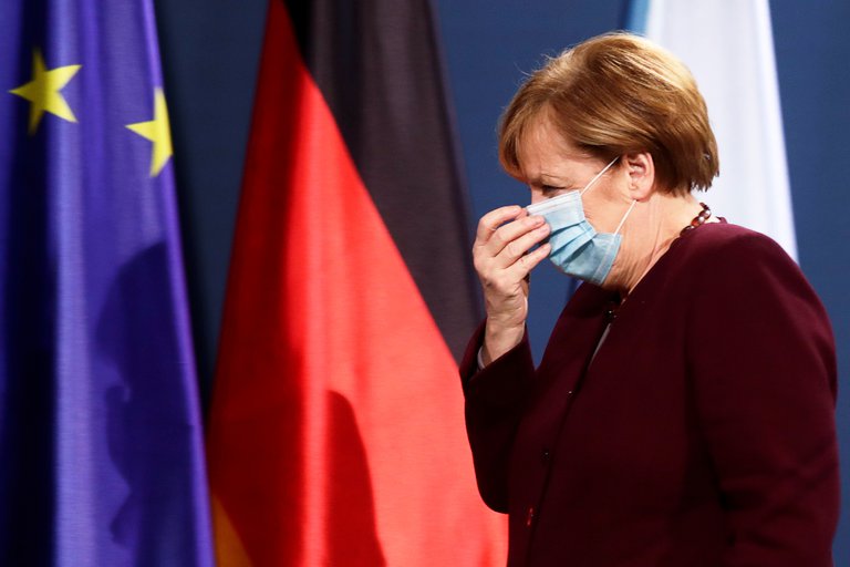 Merkel advirtió que tomará medidas más duras contra el coronavirus