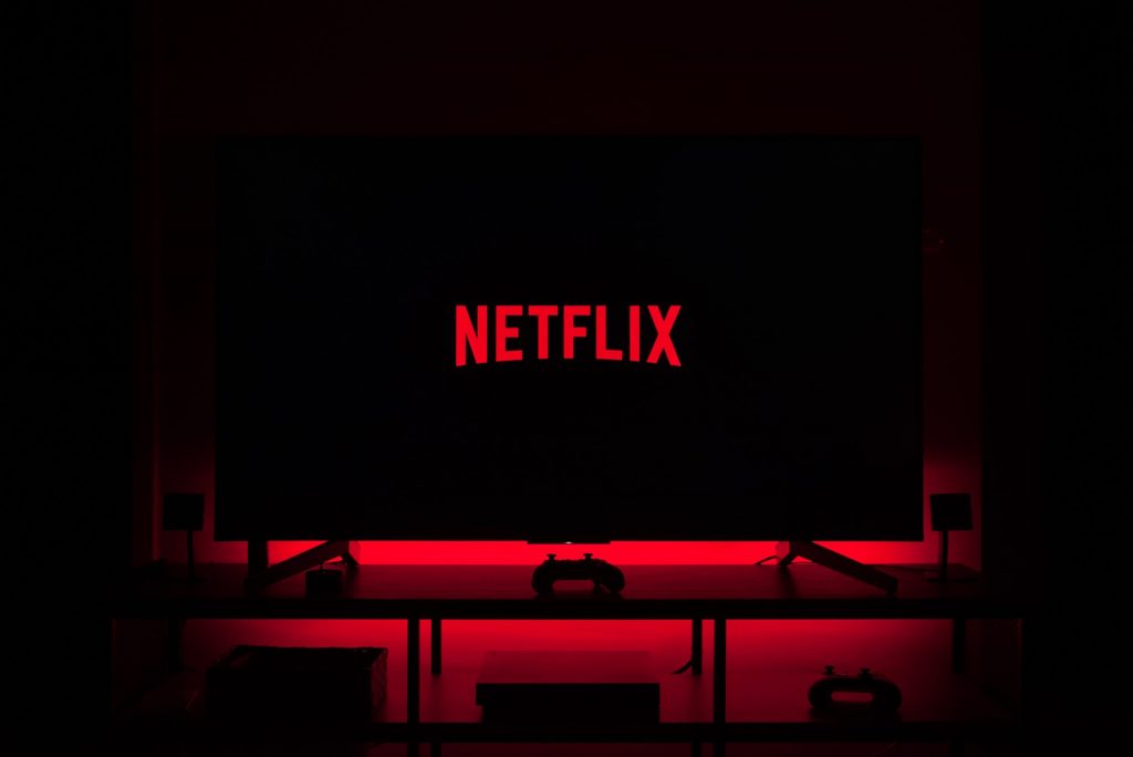 Netflix declara la guerra a los que comparten su cuenta y comenzará a cobrarlo
