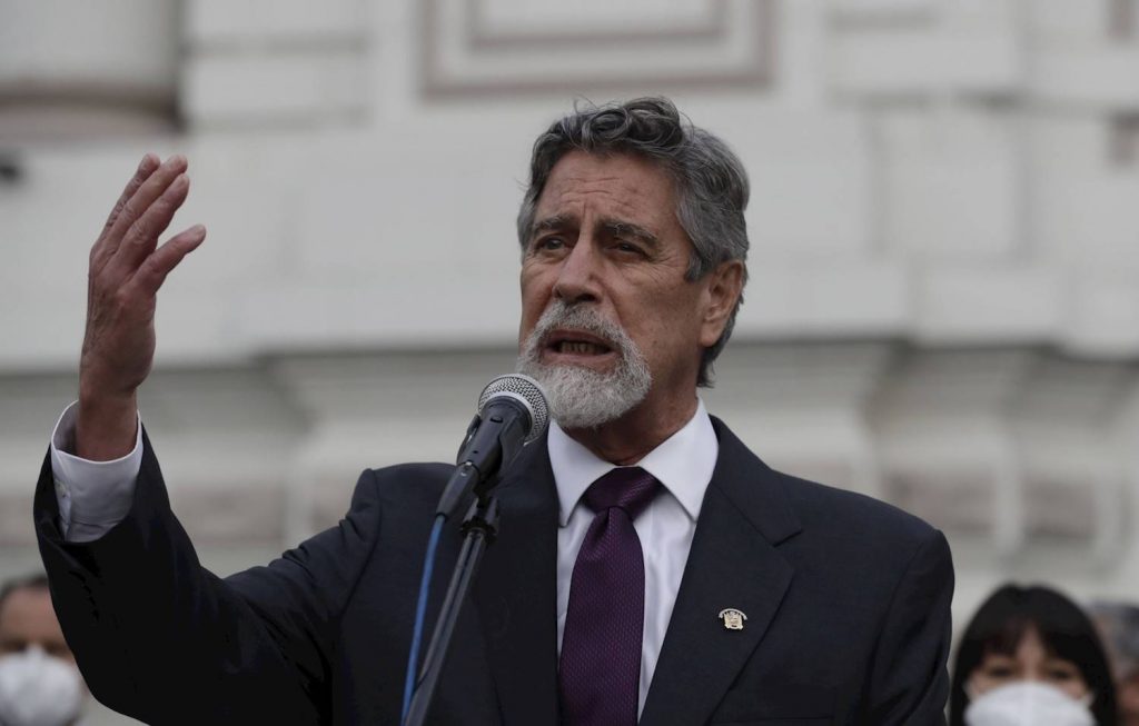 Congreso de Perú elige a un centrista como presidente para tratar de bajar la tensión