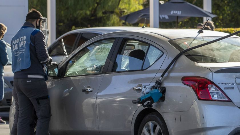 Desde las 00 hs, YPF aumentó los combustibles un 2,5% promedio en todo el país