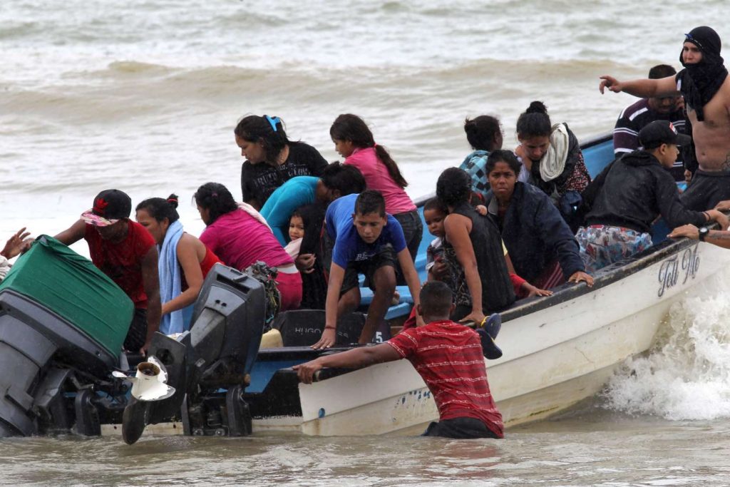 Casi 20 muertos en un naufragio de balseros venezolanos