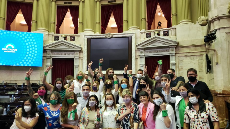 La ley del aborto tuvo dictamen de mayoría, pero le hicieron cambios para sumar votos