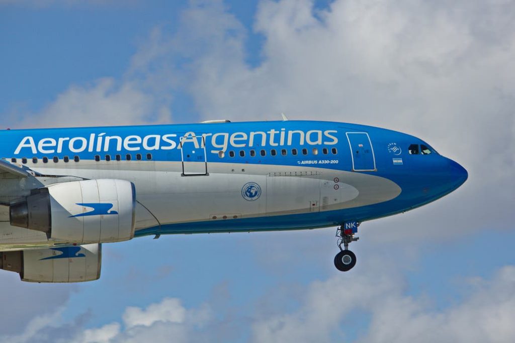 Aerolíneas Argentinas: habrá un recorte del 20% a partir de mayo en vuelos de cabotaje