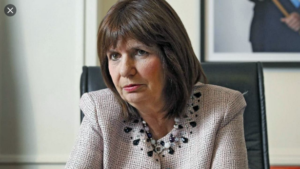 Patricia Bullrich cuestionó la «legalidad» del toque de queda