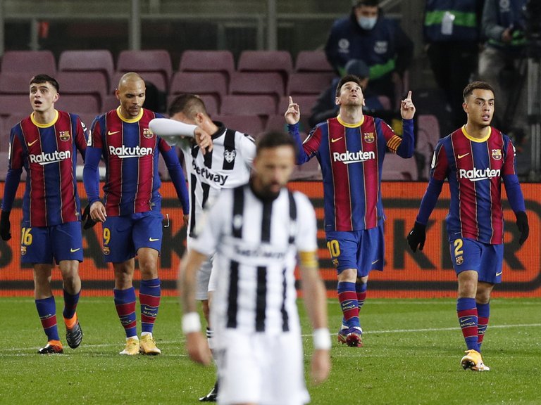 Con la chance de que Messi rompa un récord histórico de Pelé, el Barcelona se enfrenta a la Real Sociedad: hora, TV y formaciones