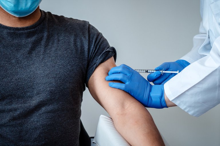 Más de 500 trabajadores de la salud recibieron la segunda vacuna en Salta