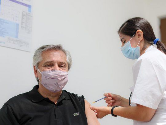 Coronavirus en la Argentina: Alberto Fernández recibió la primera dosis de la vacuna Sputnik V