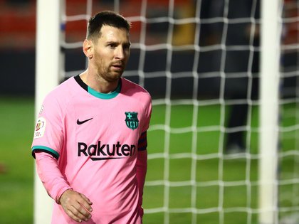 Messi, en su mejor versión: fotos, charlas y una inesperada salida del estadio