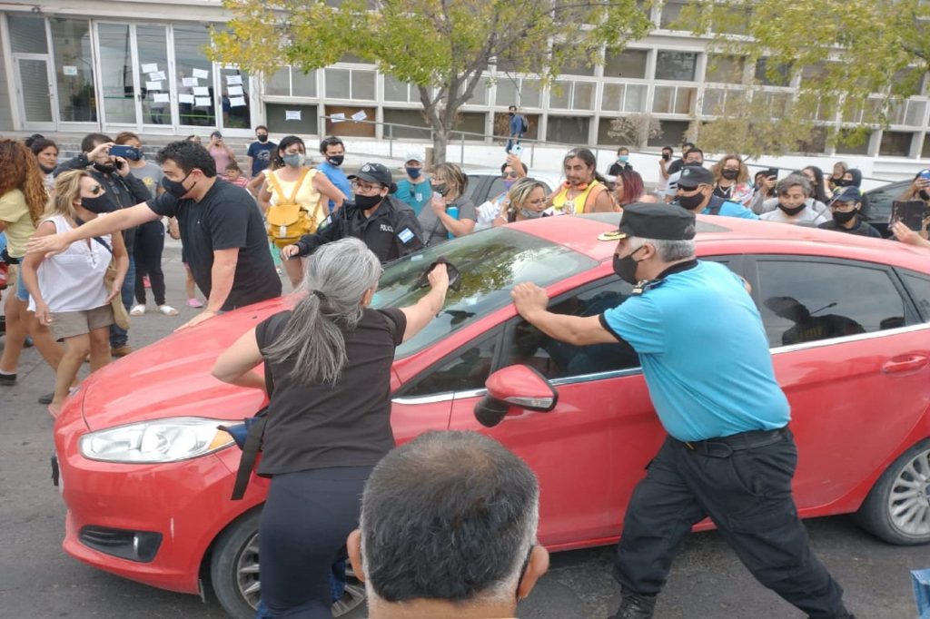 Nicolás Trotta visitó Chubut y hubo incidentes con docentes por sueldos adeudados