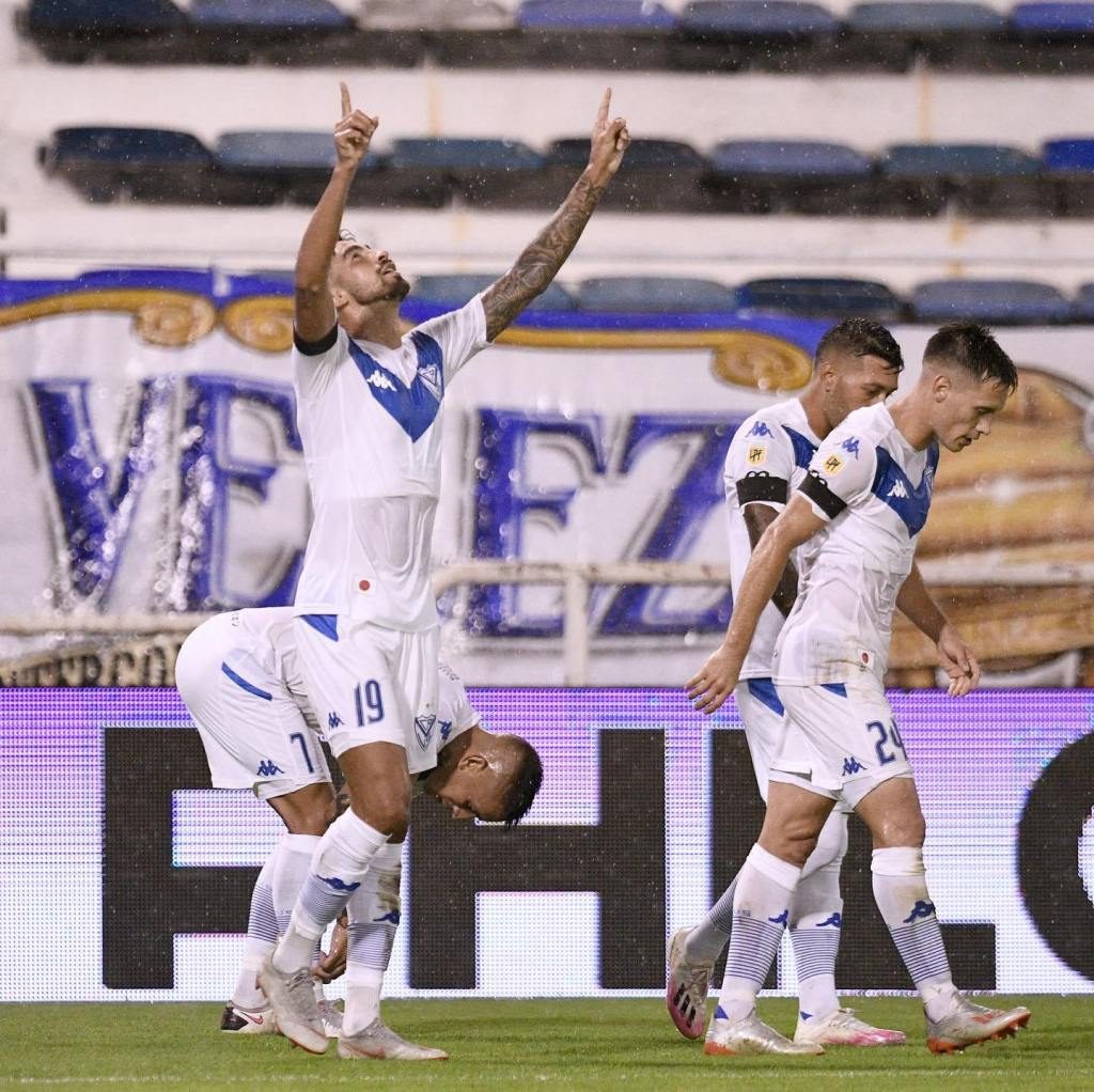 Vélez ganó en Junín para ser líder de la zona 2 de la Copa