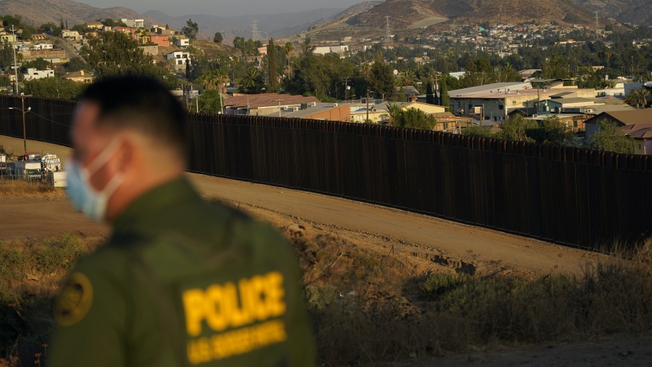 EEUU detuvo a más 100 de mil migrantes en la frontera con México en un mes