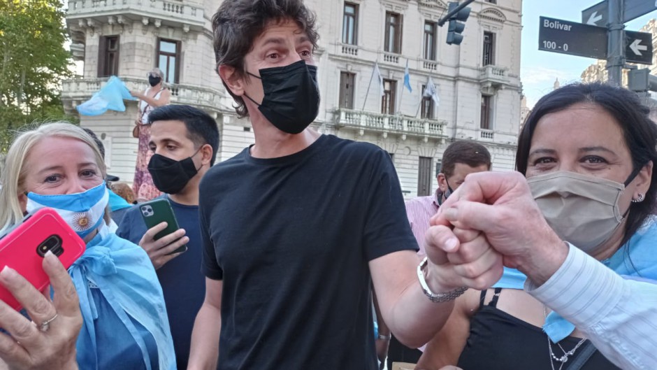 Lousteau calificó de despreciable la exhibición de «bolsas con cadáveres» en la protesta