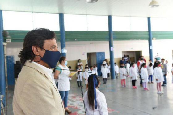 En el inicio de clases, Gustavo Sáenz destacó el compromiso con los docentes