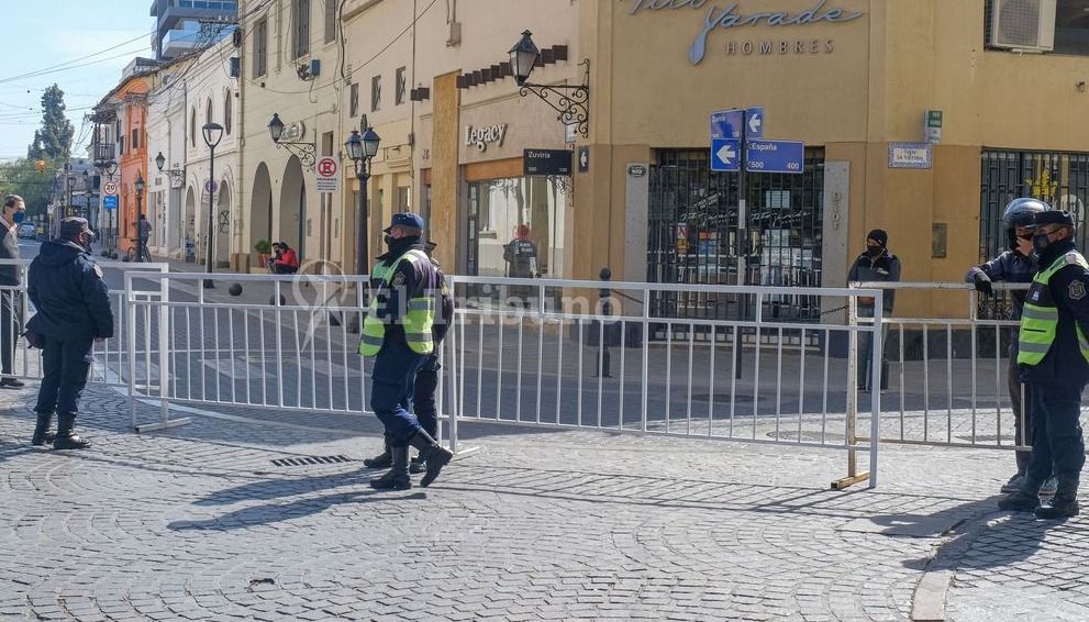 Vuelven los vallados en algunos puntos de la ciudad, pero solo en el horario de restricción de circulación