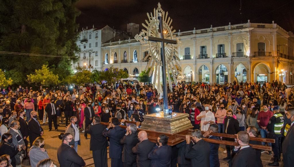 FOTOS | Viernes Santo: Masivo via crucis en el centro salteño