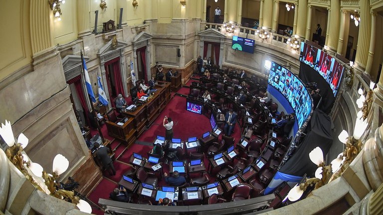 El Gobierno promulgó la ley que estableció cambios en el Impuesto a las Ganancias y el Monotributo