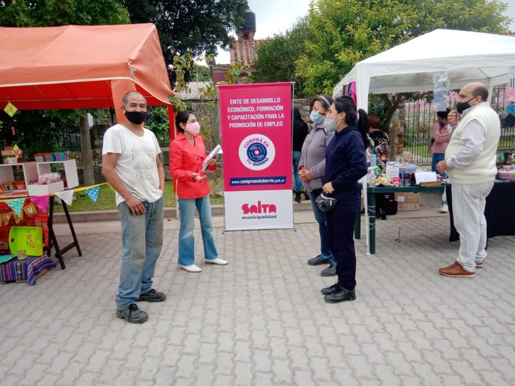 Economía popular: feria de emprendedores en el Paseo de los Poetas