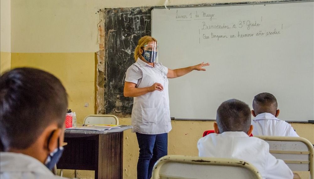 Mañana vuelven las clases presenciales en casi toda la provincia