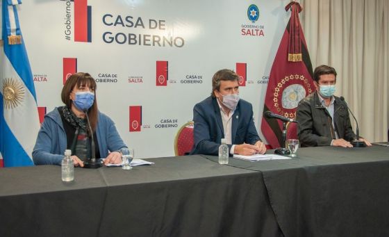 Comienzan a vacunar contra COVID-19 a mayores de 50 años