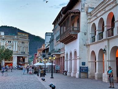 Quiénes pueden entrar al centro y qué locales están abiertos en Salta