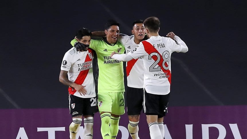 River, histórico: con Enzo Pérez de arquero, venció a Independiente Santa Fe y es líder solitario en la Copa Libertadores