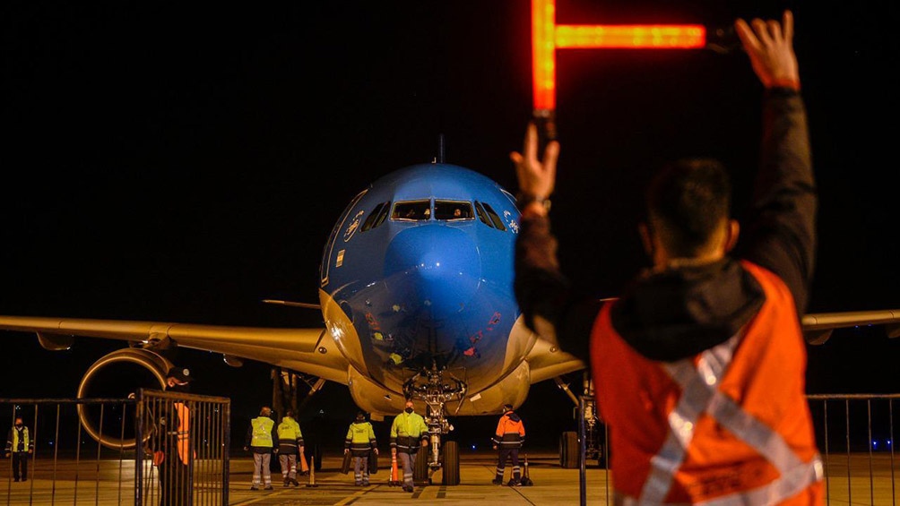 Preparan 10 vuelos de Aerolíneas a China para traer 8 millones de vacunas Sinopharm