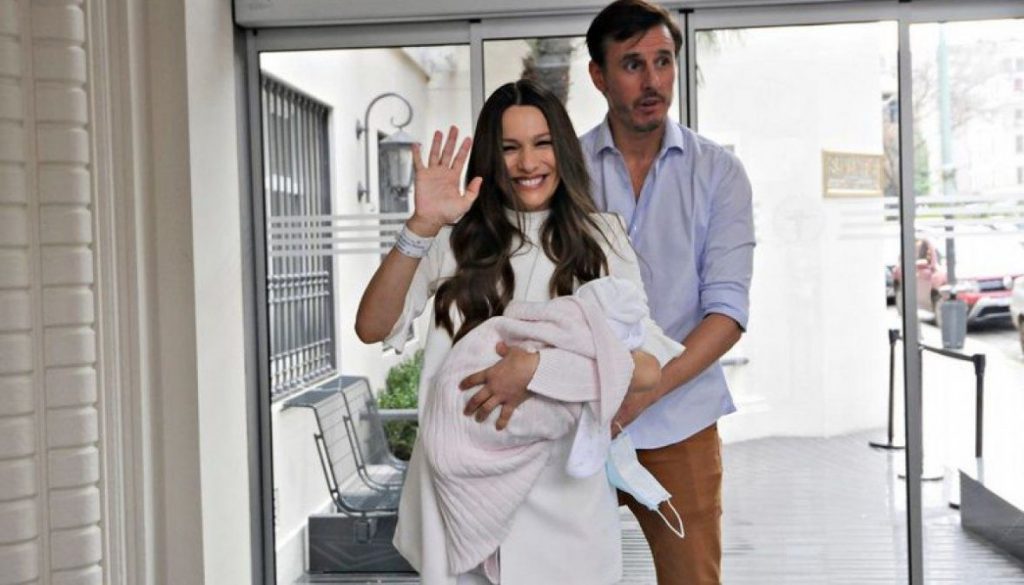 La primera foto oficial de Ana, la hija de Pampita y Roberto García Moritán