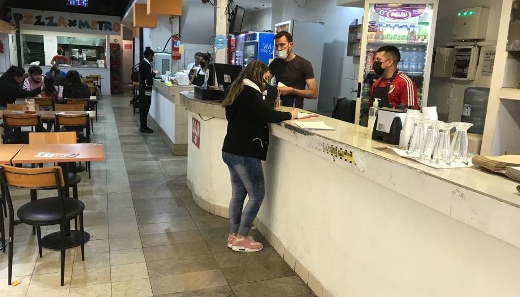 Notifican a gastronómicos sobre el correcto acondicionamiento de residuos húmedos