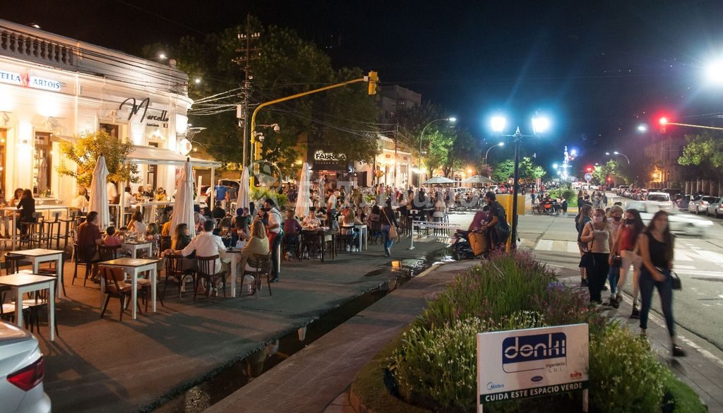 Unifican los horarios de cierre de todas las actividades a las 2 a.m para vacunados