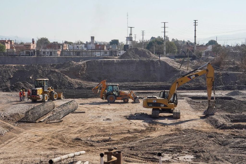 Bettina Romero presentó la obra del nuevo puente que se ejecuta sobre el río Arenales