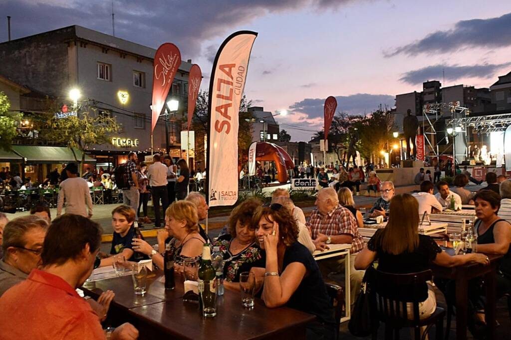 Se extiende el horario de los gastronómicos hasta las 2am pero sólo para vacunados