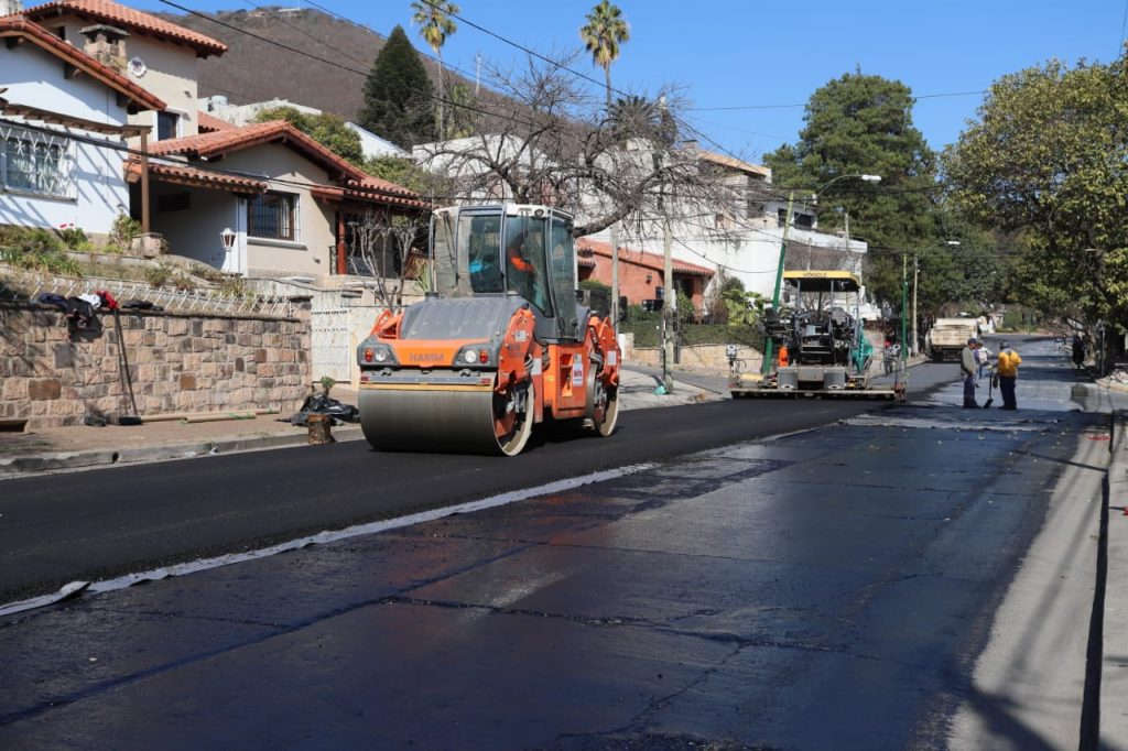 La Municipalidad dio inicio la repavimentación de avenida Uruguay hasta Reyes Católicos