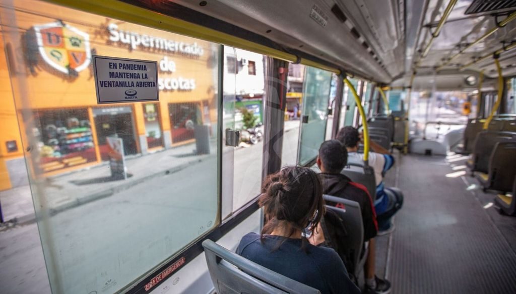 El próximo lunes se elevará el cupo de pasajeros de pie en cada colectivo