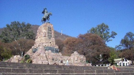 Durante el día de hoy se vacunará contra COVID-19 en el Monumento a Güemes y en la plaza 9 de Julio