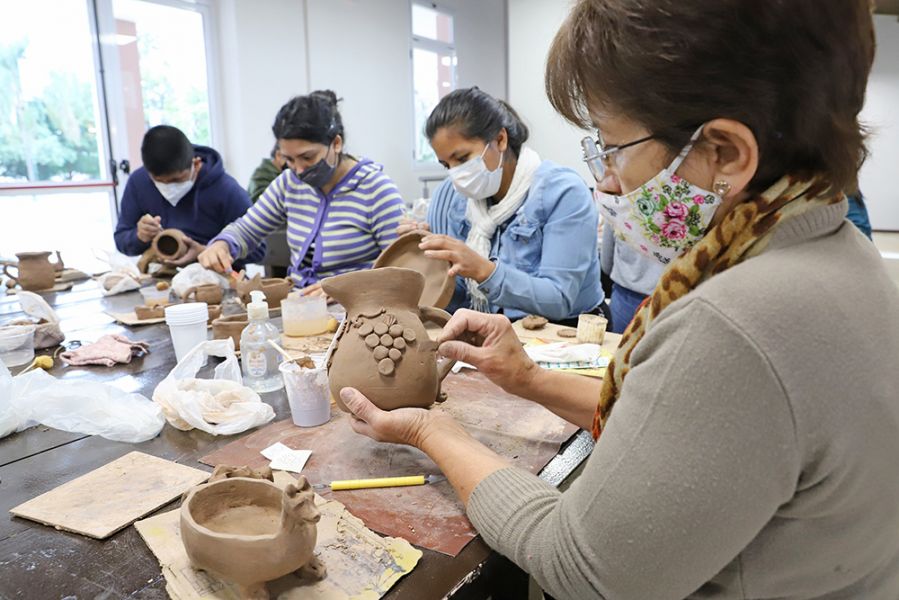Mercado Artesanal: Finalizó con gran convocatoria el taller de cerámica que promueve la Cultura Calchaquí