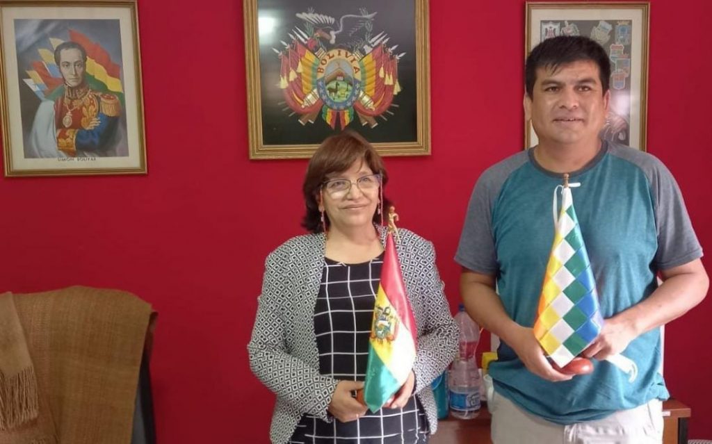 Hoy y mañana realiazan cédulas a residentes bolivianos en el Consulado
