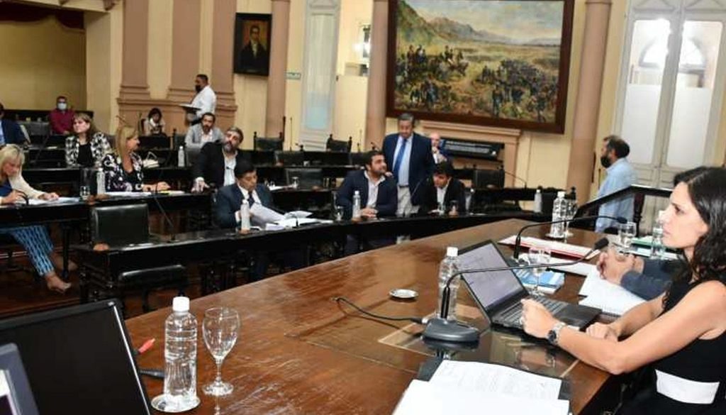 Dos dictámenes para limitar el mandato del gobernador