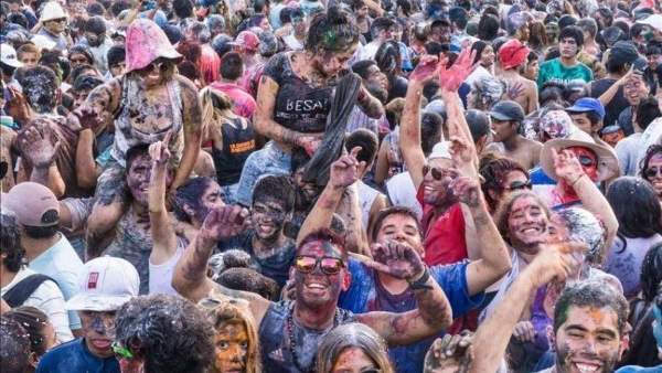 El Ministro Estaban puso en duda la realización de las carpas y corsos