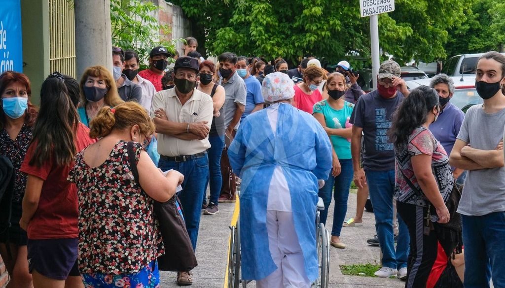 Récord histórico en el país: se registraron 42.032 nuevos contagios de coronavirus