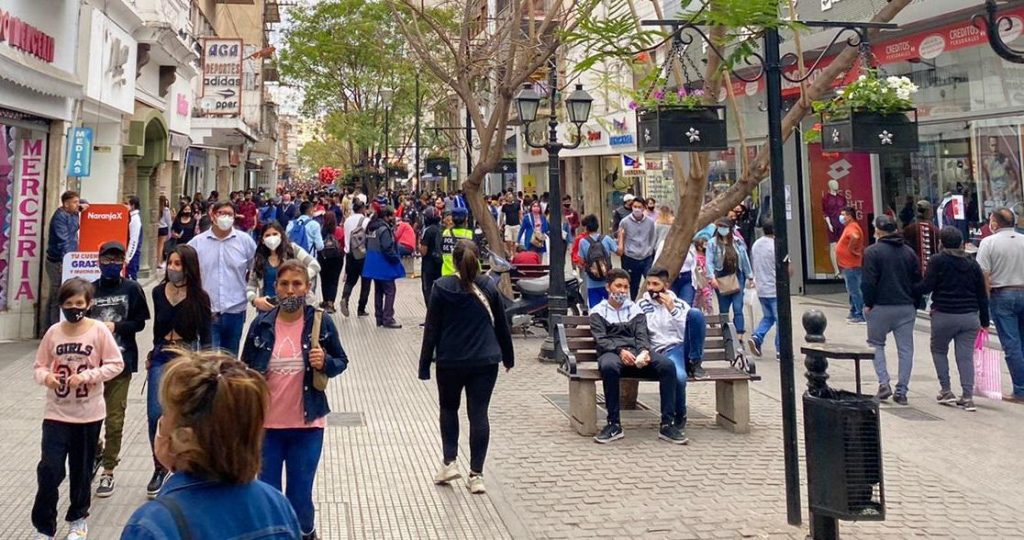 Durante el 24 y el 31, los comercios cerrarán a las 17