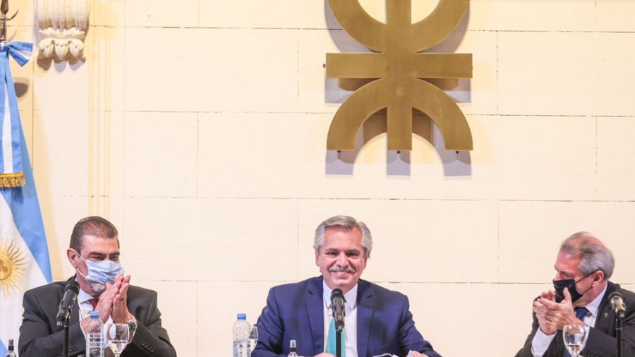 «Mientras sea Presidente voy a invertir todo lo que haga falta en educación pública»