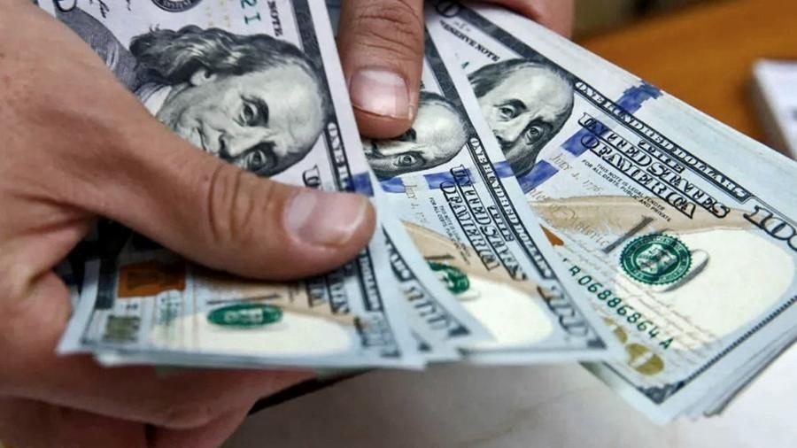Tras la escalada del dólar blue, a cuánto abre la cotización de la divisa