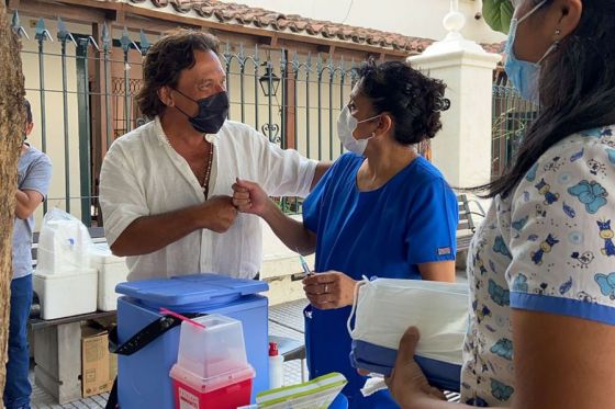 El gobernador Saénz recorrió hoy los Centros de Vacunación de la ciudad